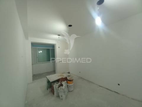 Apartamento t2 totalmente restaurado no laranjeiro