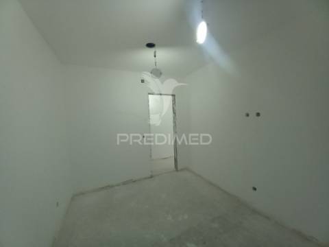 Apartamento t2 totalmente restaurado no laranjeiro