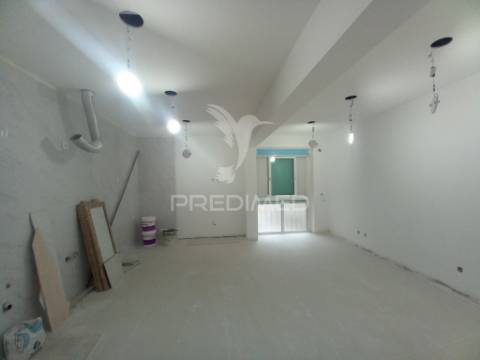 Apartamento t2 totalmente restaurado no laranjeiro