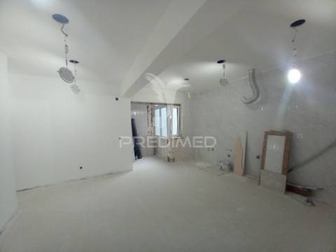 Apartamento t2 totalmente restaurado no laranjeiro