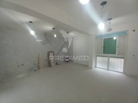Apartamento t2 totalmente restaurado no laranjeiro