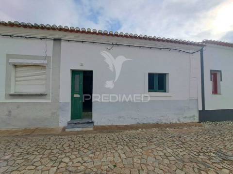 Casinha típica alentejana t2 com quintal e terraço