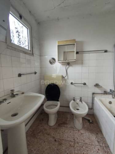 Moradia em pedra para restauro com 1 114 m2 de terreno, vila nova de famalicão, calendário.