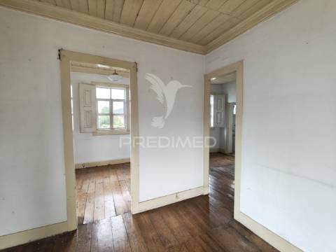 Moradia em pedra para restauro com 1 114 m2 de terreno, vila nova de famalicão, calendário.