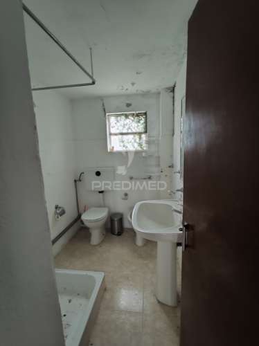 Moradia em pedra para restauro com 1 114 m2 de terreno, vila nova de famalicão, calendário.