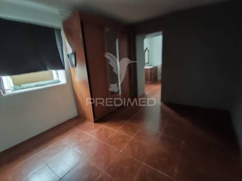 Moradia em pedra para restauro com 1 114 m2 de terreno, vila nova de famalicão, calendário.
