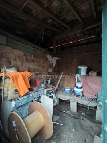 Moradia em pedra para restauro com 1 114 m2 de terreno, vila nova de famalicão, calendário.