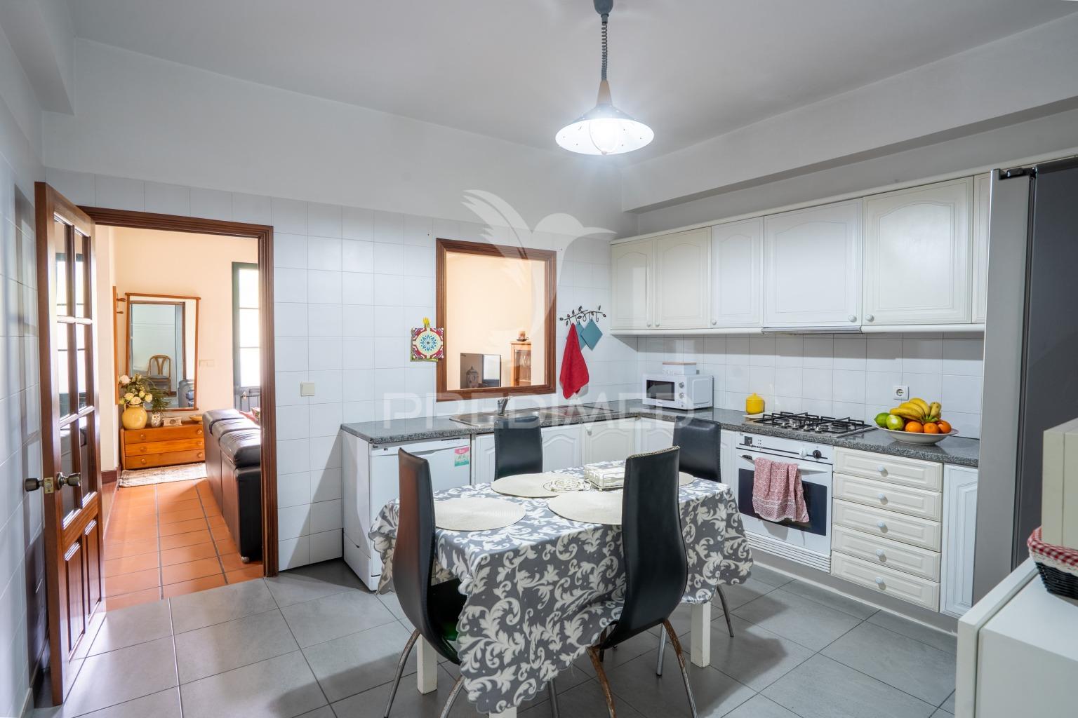 Moradia t3 isolada com garagem e quintal – machico