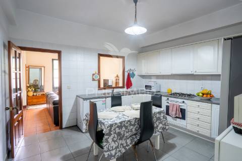 Moradia t3 isolada com garagem e quintal – machico