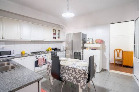 Moradia t3 isolada com garagem e quintal – machico