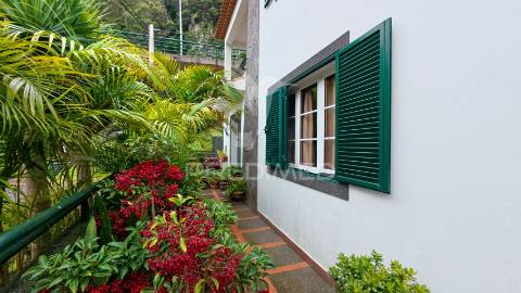 Moradia t3 isolada com garagem e quintal – machico