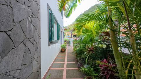 Moradia t3 isolada com garagem e quintal – machico