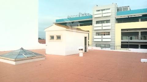 Loja  para comércio e serviços com 360m2  perto da zona ribeirinha de portimão