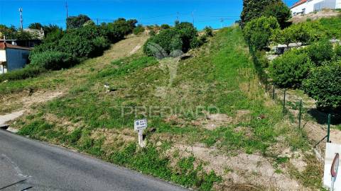 Terreno urbano com duas frentes de acesso em pernes/ santarém