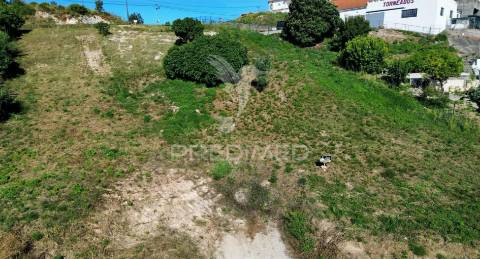 Terreno urbano com duas frentes de acesso em pernes/ santarém