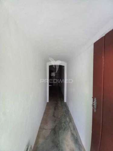 Casa térrea com quintal e garagem