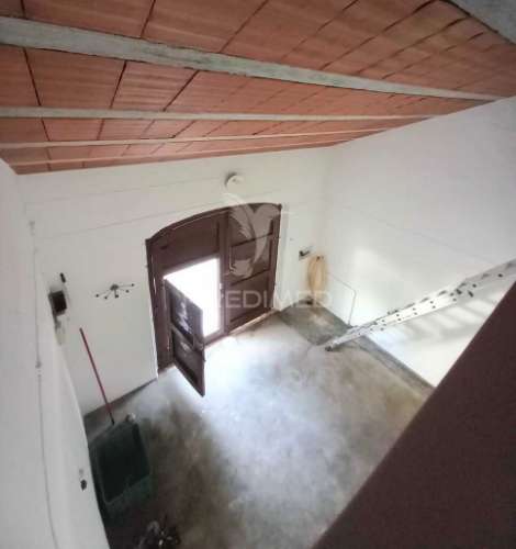 Casa térrea com quintal e garagem