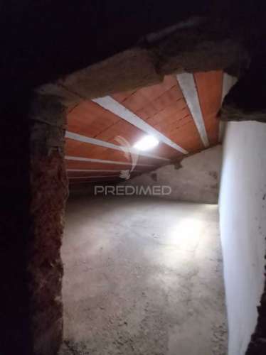 Casa térrea com quintal e garagem