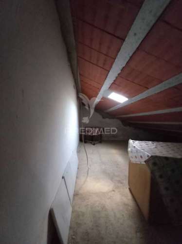 Casa térrea com quintal e garagem