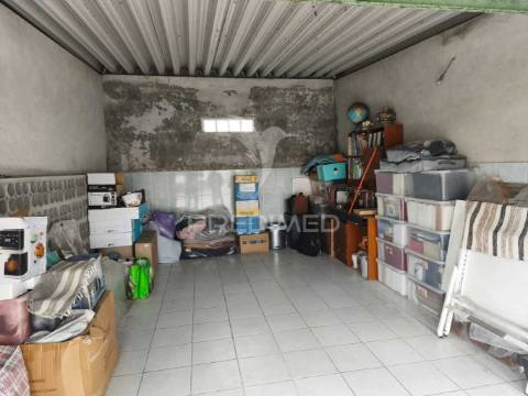 Apartamento t3 no 2º andar com elevador e garagem individual – vagos