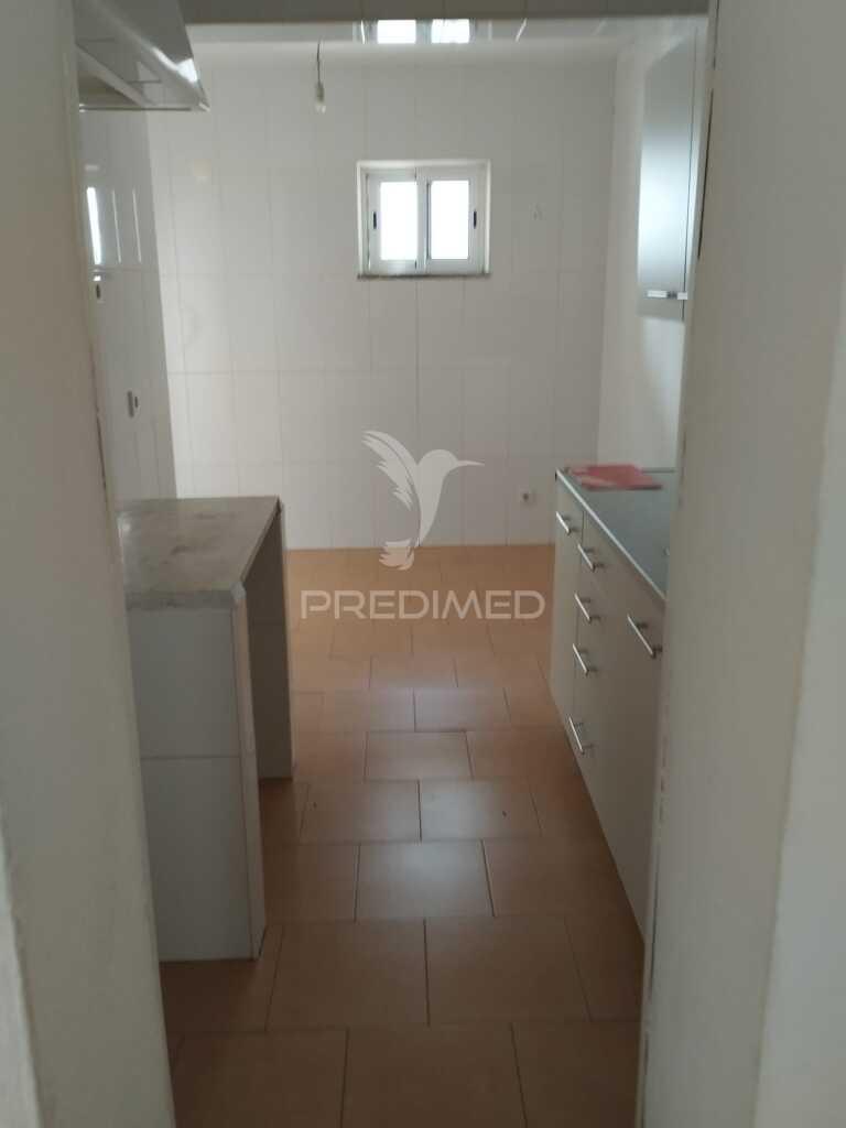 Casa fração t3 no atalaião. um 1º andar totalmente desocupado.
