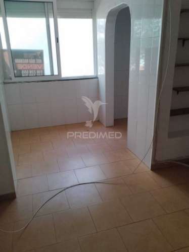 Casa fração t3 no atalaião. um 1º andar totalmente desocupado.