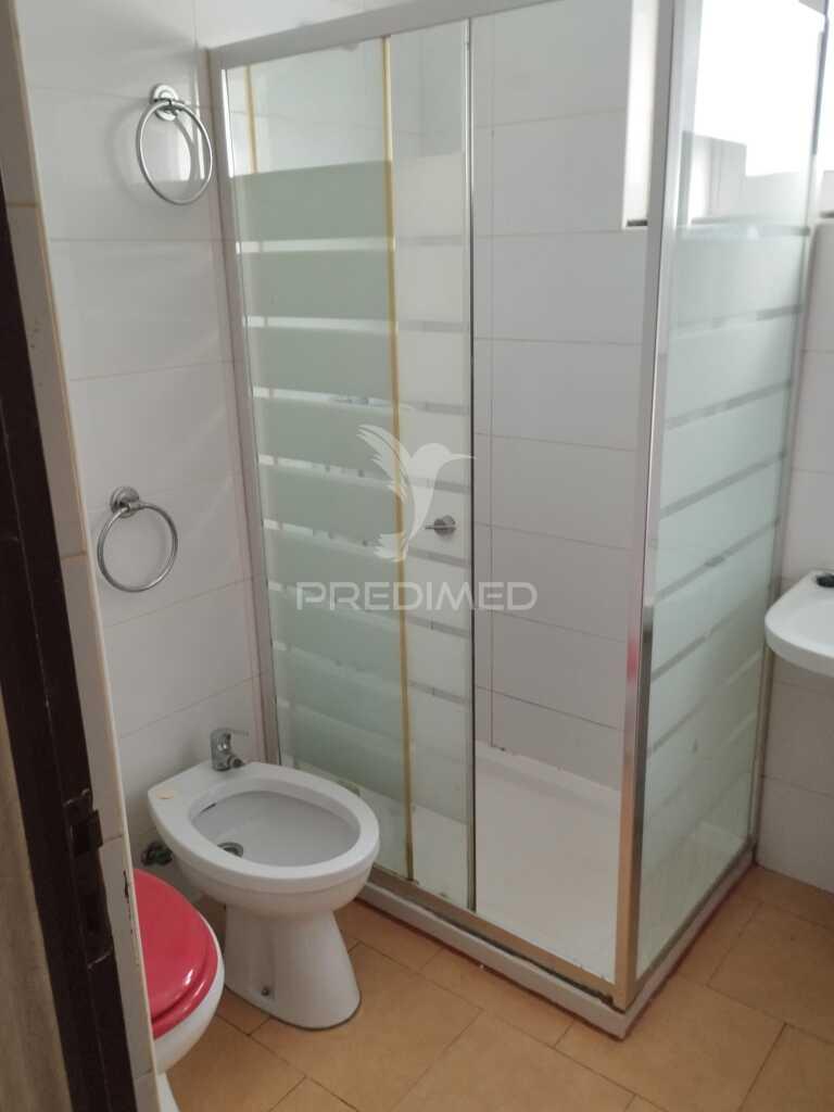 Casa fração t3 no atalaião. um 1º andar totalmente desocupado.
