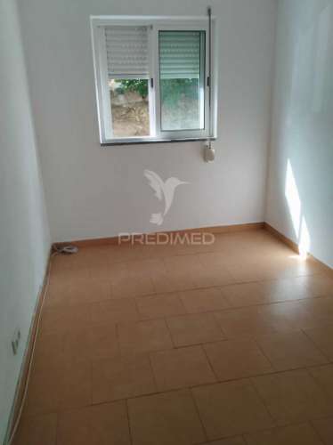 Casa fração t3 no atalaião. um 1º andar totalmente desocupado.