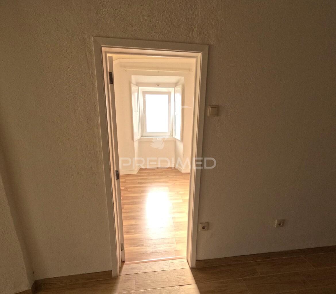 Moradia dividida em dois t1 remodelada em arcena (alverca do ribatejo)