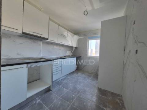 Vende-se apartamento t2 remodelado em setúbal