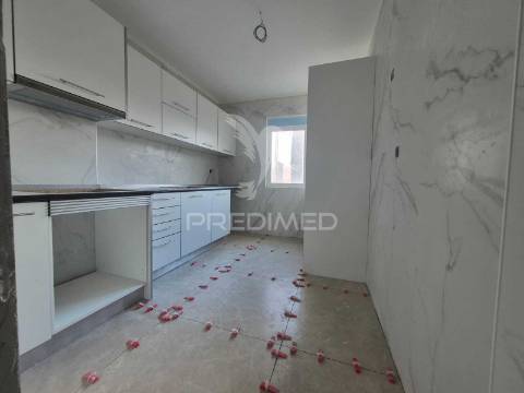Vende-se apartamento t2 remodelado em setúbal