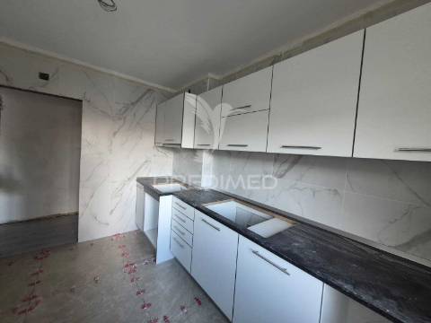 Vende-se apartamento t2 remodelado em setúbal
