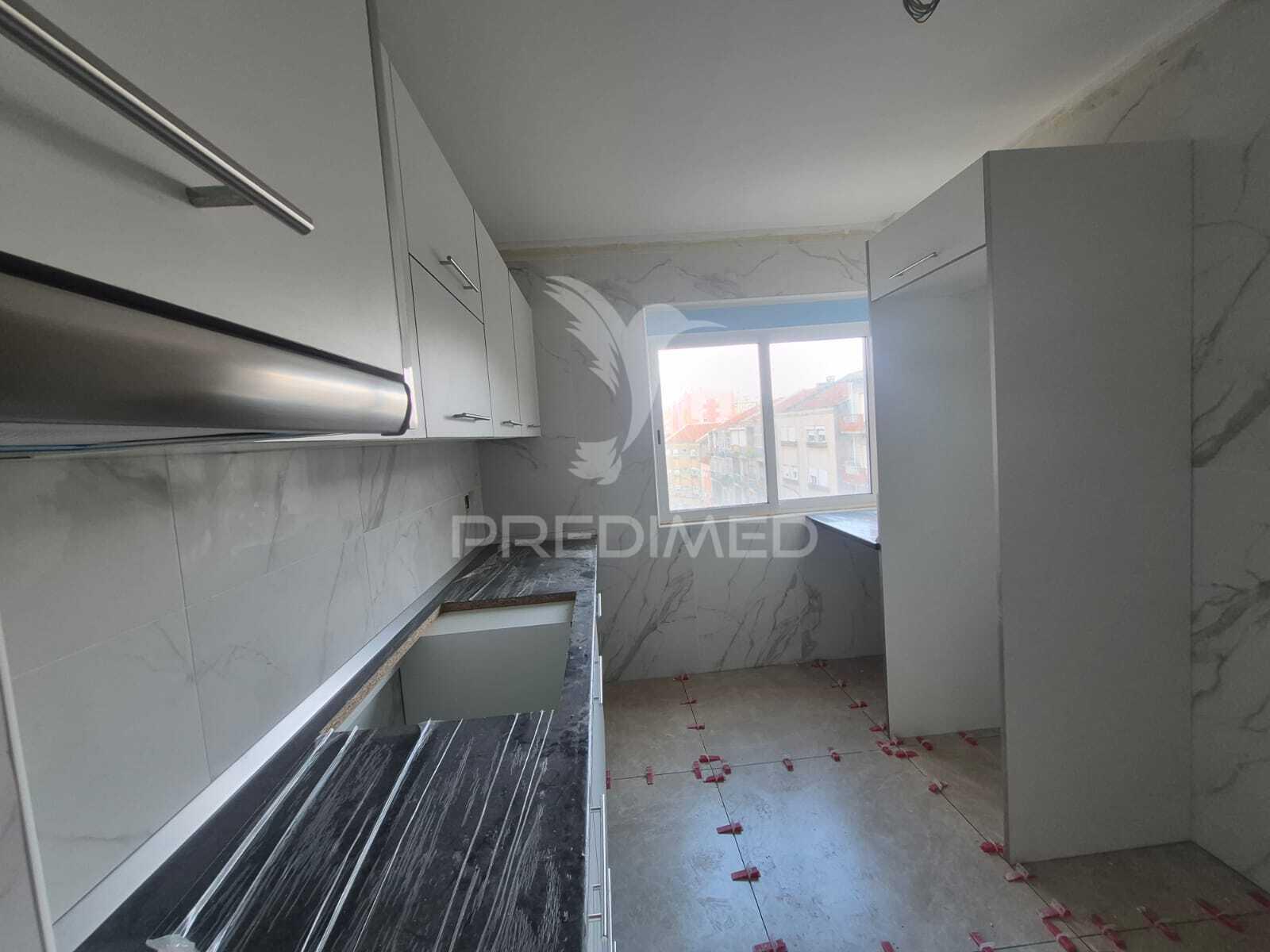 Vende-se apartamento t2 remodelado em setúbal