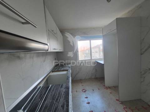 Vende-se apartamento t2 remodelado em setúbal