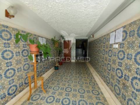 Vende-se apartamento t2 remodelado em setúbal