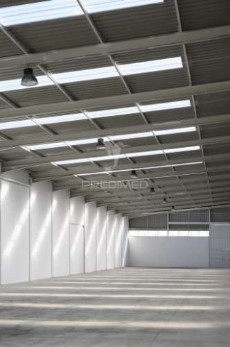 Armazém industrial no carregado com 2600m2