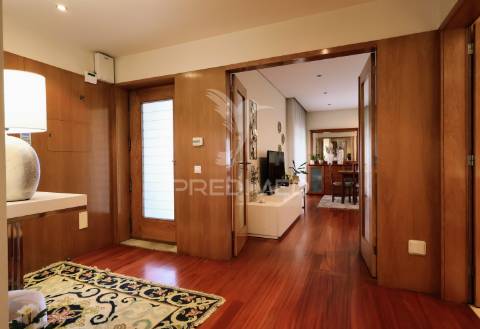 Andar-moradia t3 duplex próximo da praia da madalena