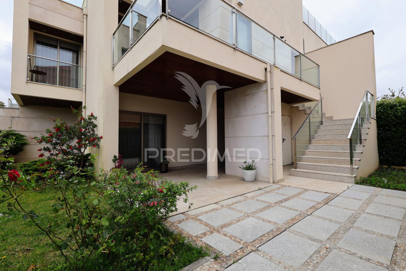 Andar-moradia t3 duplex próximo da praia da madalena