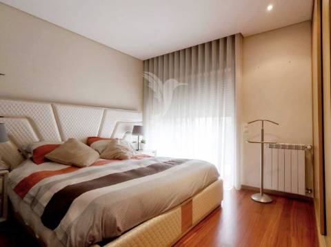 Andar-moradia t3 duplex próximo da praia da madalena