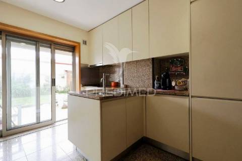 Andar-moradia t3 duplex próximo da praia da madalena