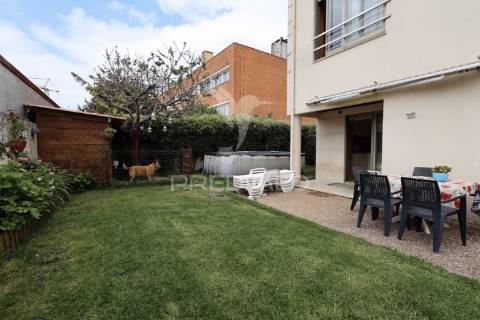 Andar-moradia t3 duplex próximo da praia da madalena