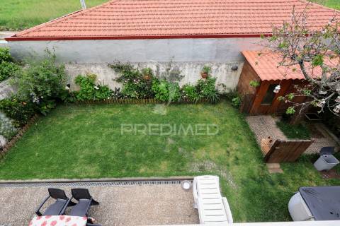 Andar-moradia t3 duplex próximo da praia da madalena