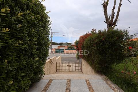 Andar-moradia t3 duplex próximo da praia da madalena