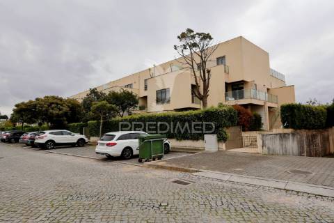 Andar-moradia t3 duplex próximo da praia da madalena