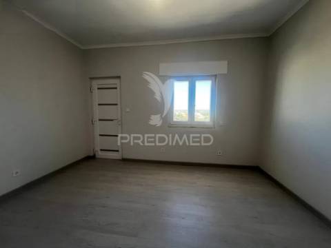 Moradia isolada t6-terreno 1.233m2-granja ulmeiro, soure, coimbra