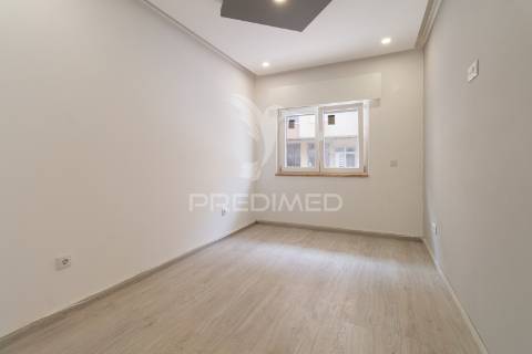 Apartamento t3-  remodelação completa  - 280.000 € - seixal - arrentela