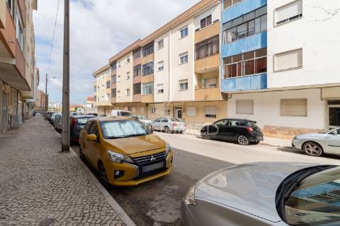 Apartamento t3-  remodelação completa  - 280.000 € - seixal - arrentela