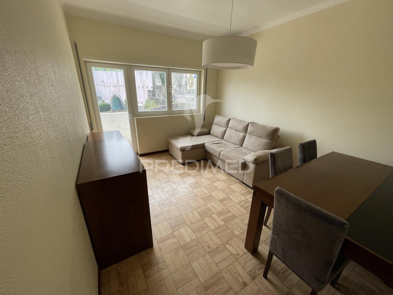 Prédio com 3 apartamentos t4 e espaço comercial – excelente localização no porto