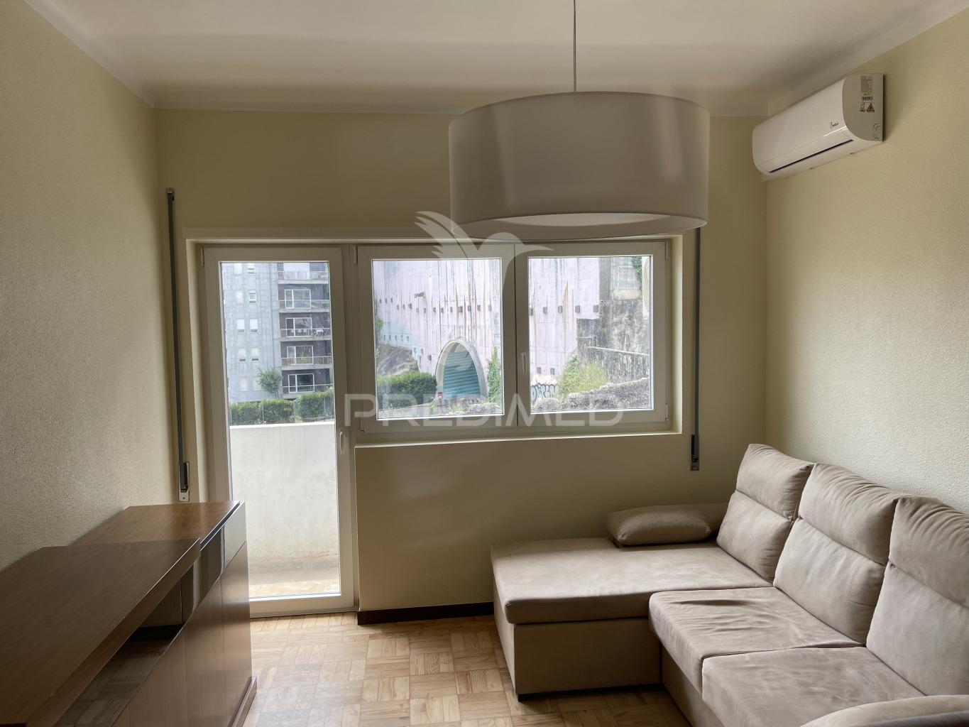 Prédio com 3 apartamentos t4 e espaço comercial – excelente localização no porto