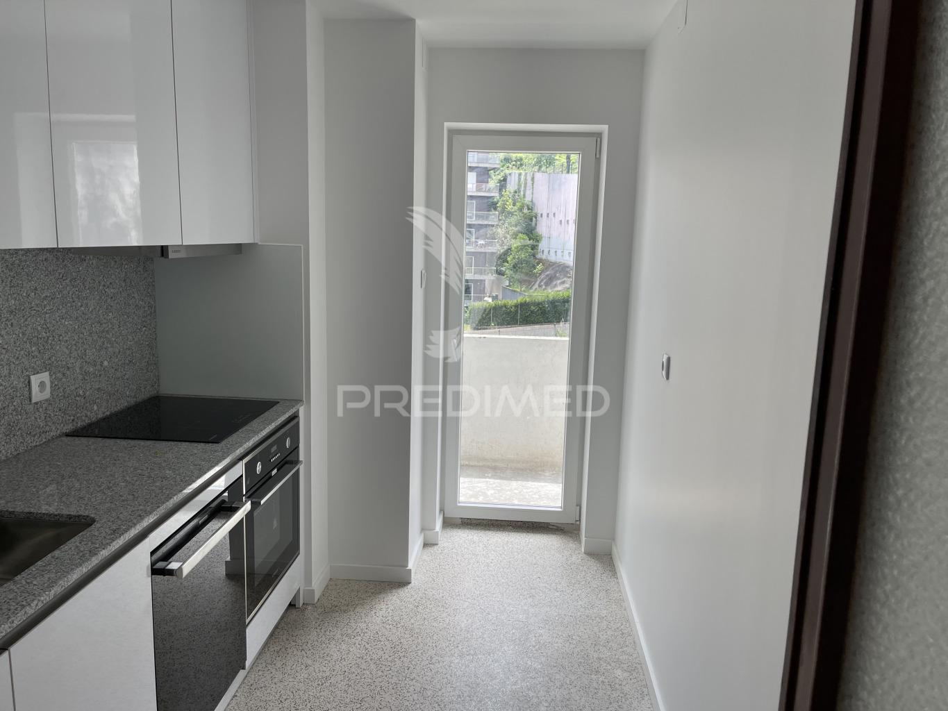 Prédio com 3 apartamentos t4 e espaço comercial – excelente localização no porto